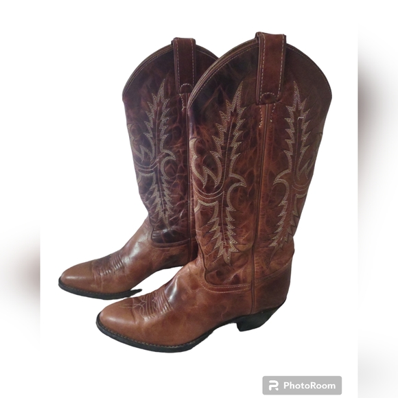 Tony Lama cowboy boots 2801 Brown/rust color. Size 7B - Picture 1 of 6